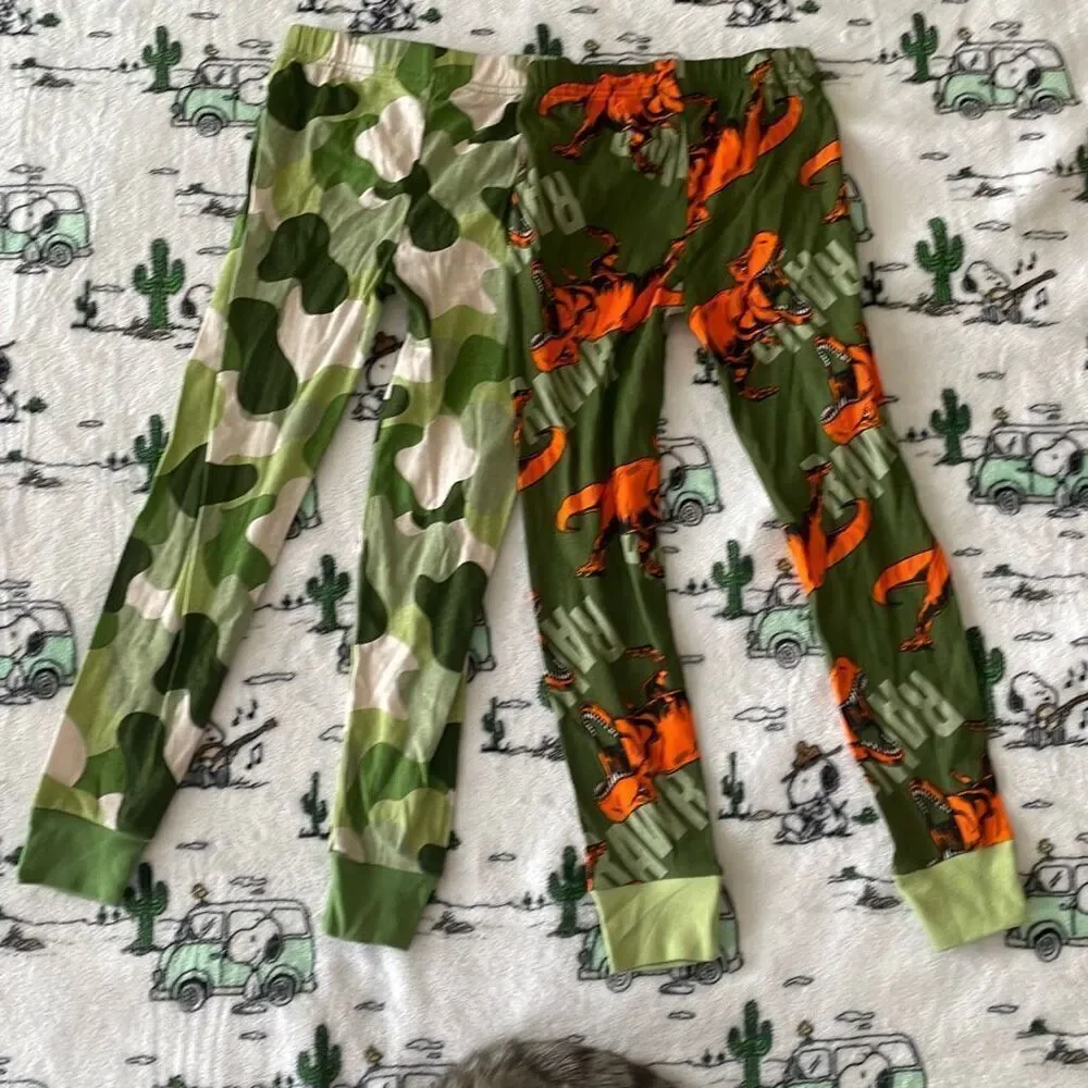 Pair of 2 boys green dinosaur and camo pj pants legging size 6 New no tags